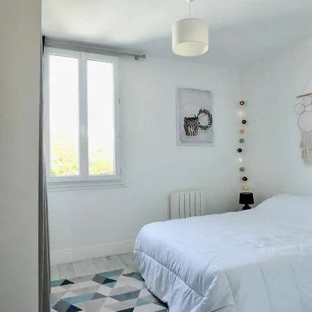 De L'hippodrome Avec Deux *