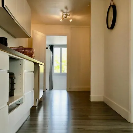 De L'hippodrome Avec Deux