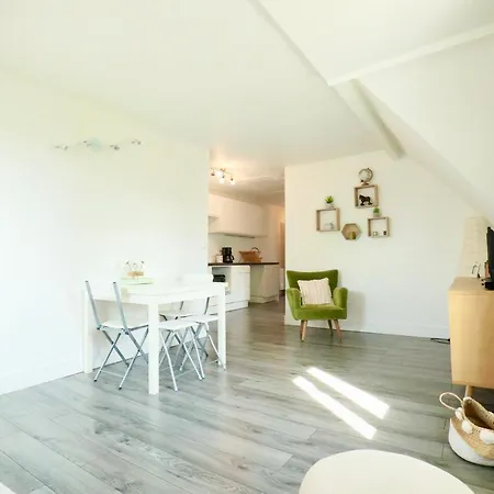 De L'hippodrome Avec Deux