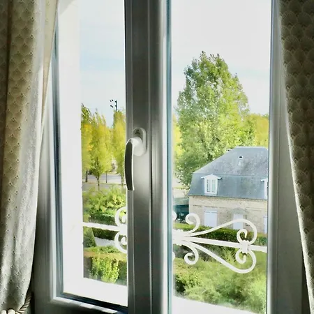 De L'hippodrome Avec Deux Lägenhet