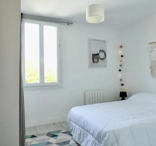 De L'hippodrome Avec Deux *