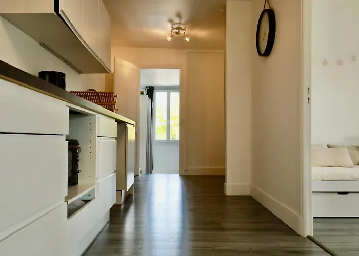 De L'hippodrome Avec Deux