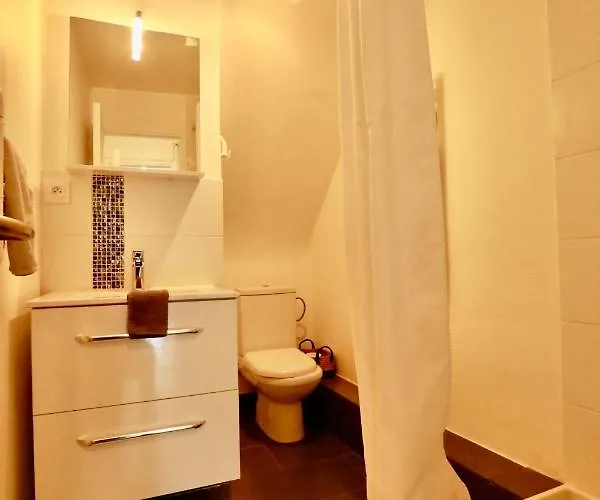 De L'hippodrome Avec Deux 公寓 *