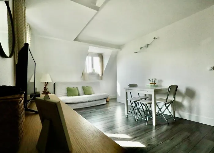 De L'hippodrome Avec Deux 公寓 *